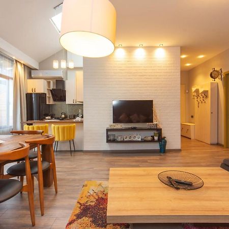 Luxury 4 Bedroom Apartment #1 In The City Center Of Tbilisi Bagian luar foto