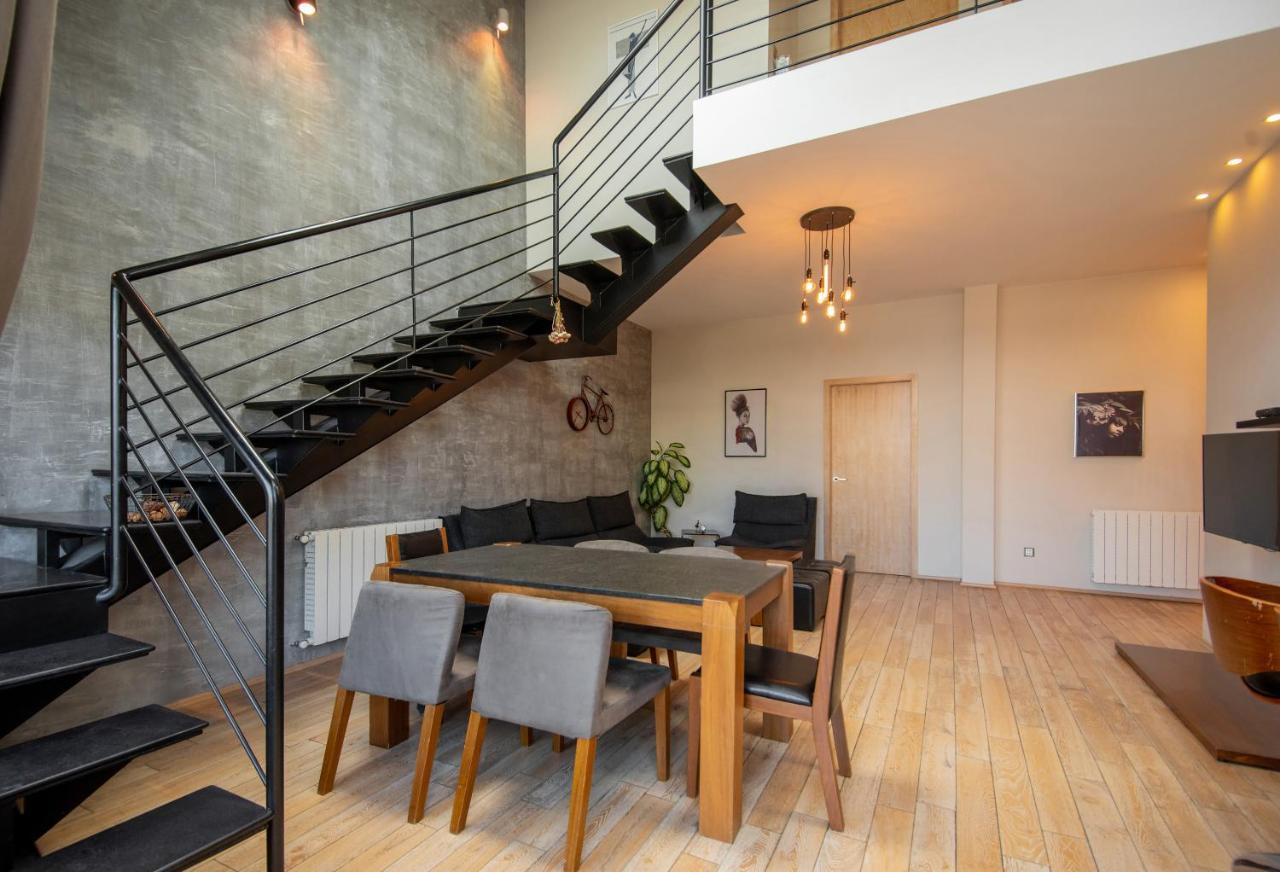 Luxury 4 Bedroom Apartment #1 In The City Center Of Tbilisi Bagian luar foto