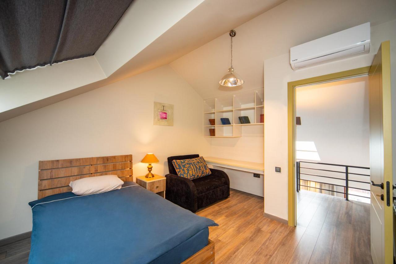 Luxury 4 Bedroom Apartment #1 In The City Center Of Tbilisi Bagian luar foto