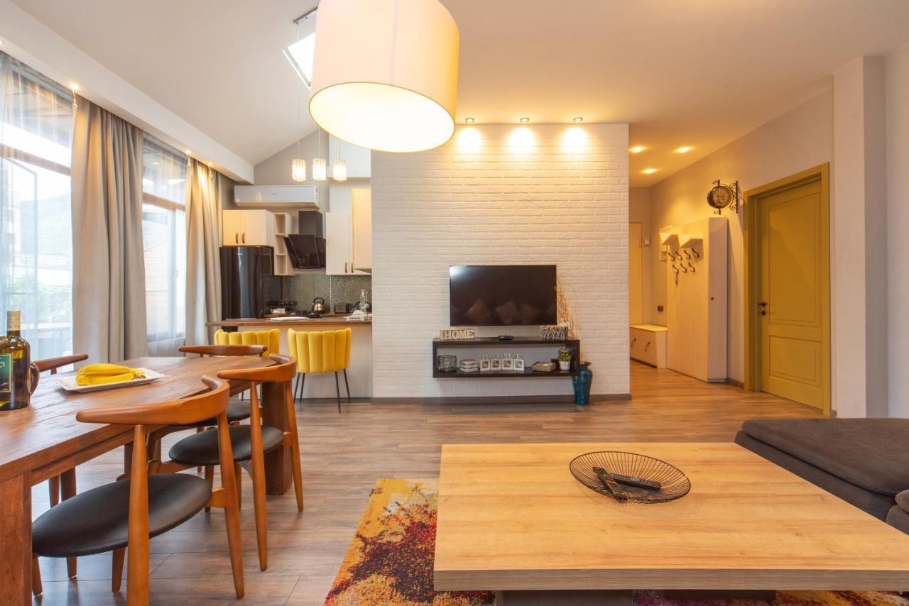 Luxury 4 Bedroom Apartment #1 In The City Center Of Tbilisi Bagian luar foto