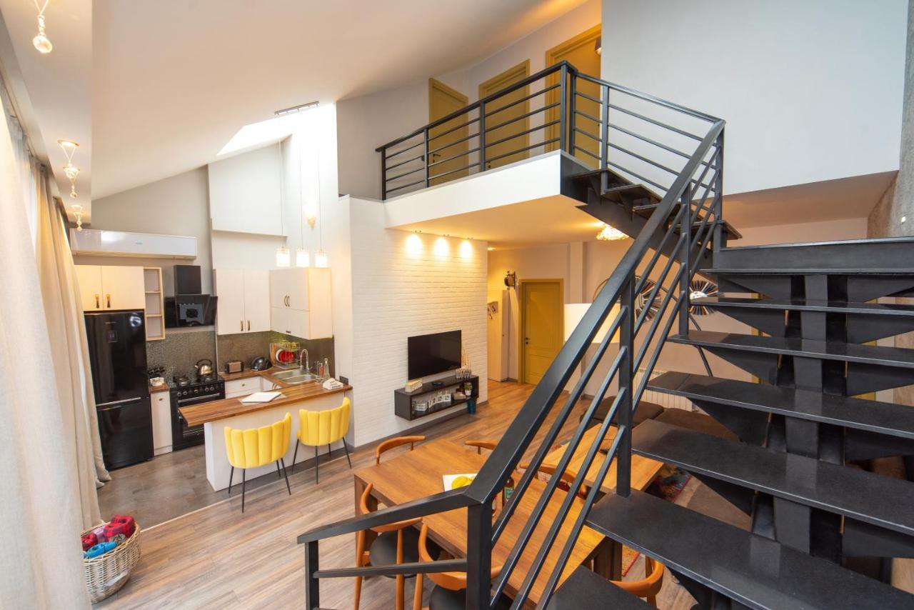 Luxury 4 Bedroom Apartment #1 In The City Center Of Tbilisi Bagian luar foto