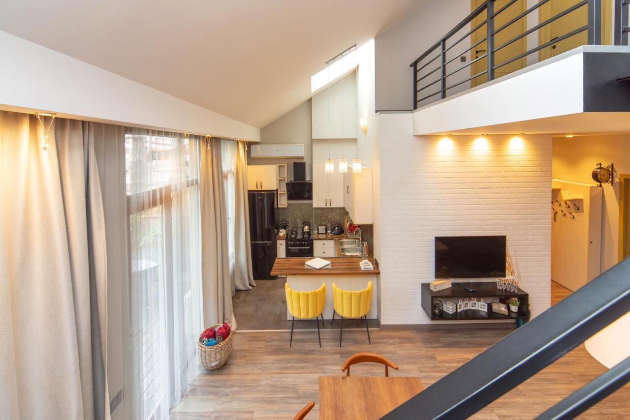 Luxury 4 Bedroom Apartment #1 In The City Center Of Tbilisi Bagian luar foto