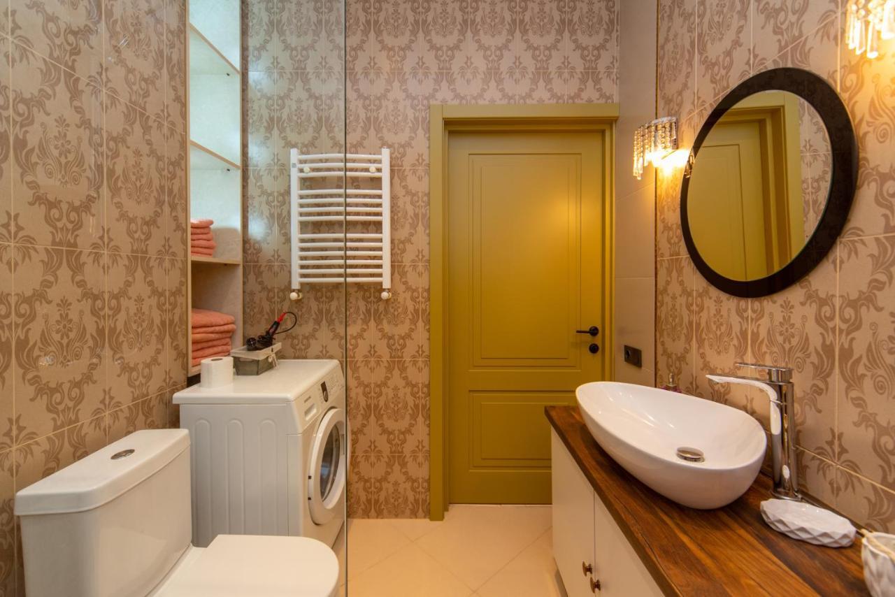 Luxury 4 Bedroom Apartment #1 In The City Center Of Tbilisi Bagian luar foto