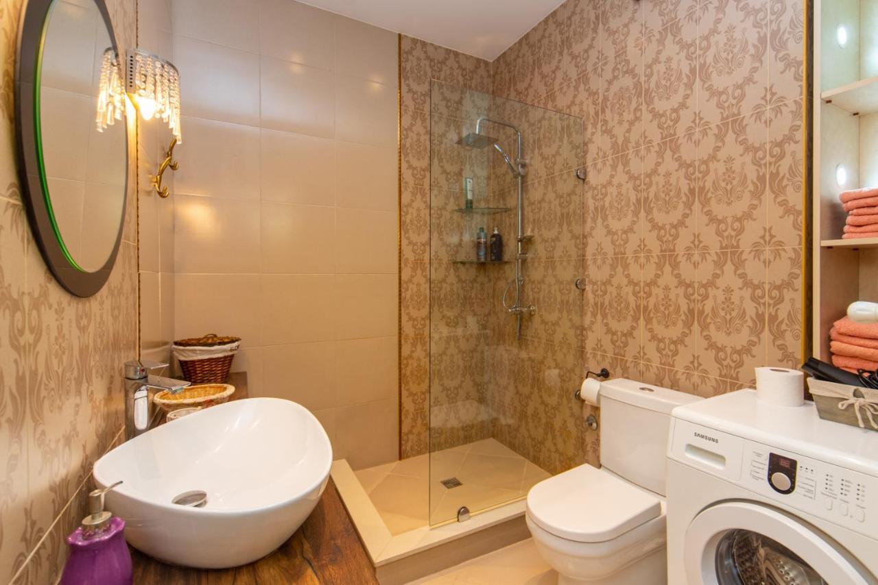 Luxury 4 Bedroom Apartment #1 In The City Center Of Tbilisi Bagian luar foto